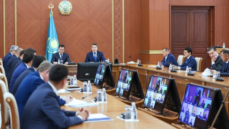 Alikhan Smailov gave a number of instructions on the development of the Karaganda region